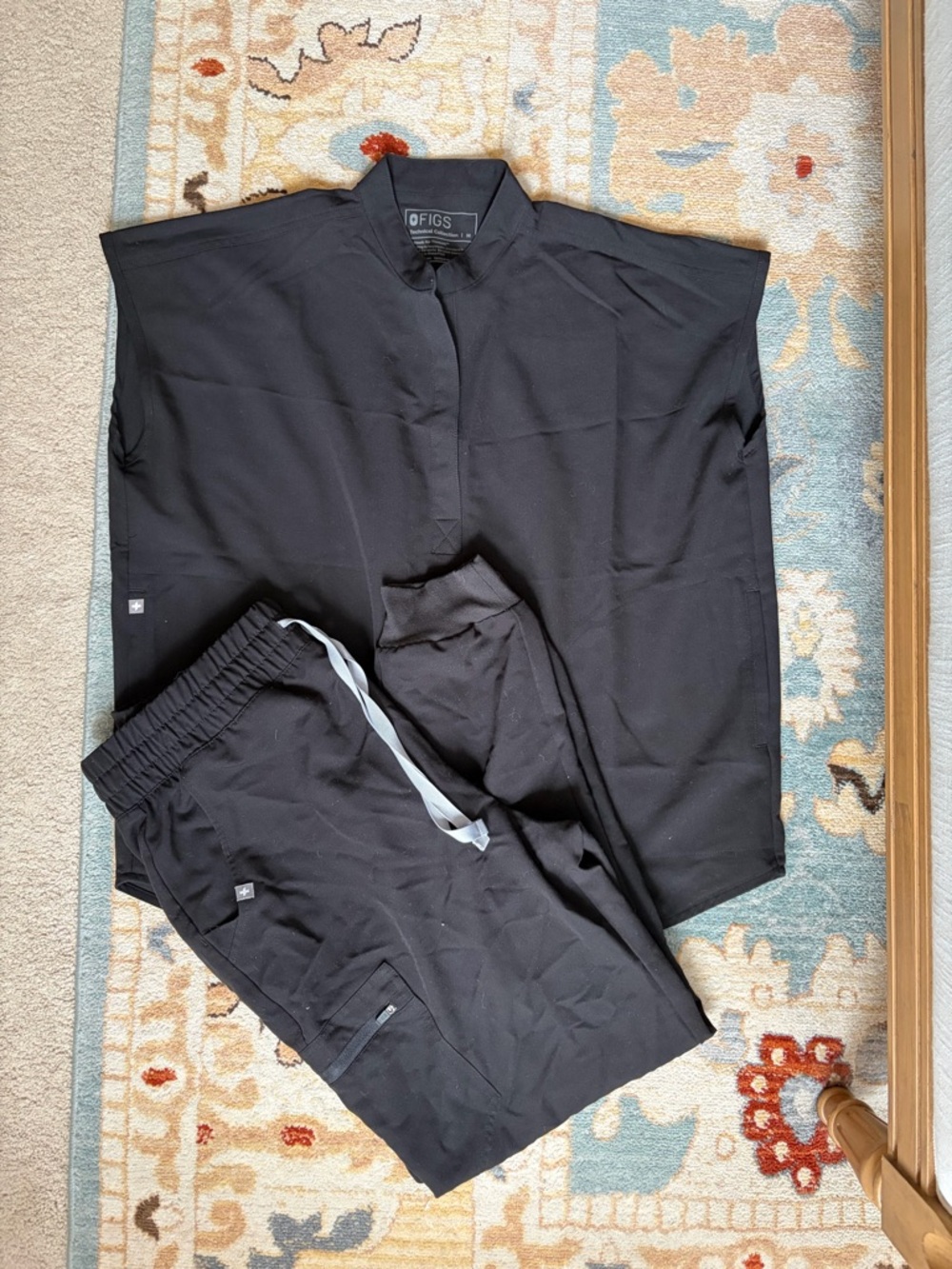 FIGS Rafaela Scrub Set Black Medium Top Large Zamora Jogger High Waisted